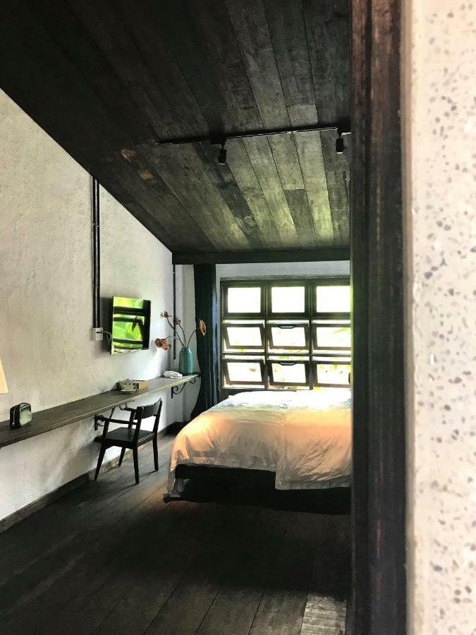 Secret Cottage Boutique Hotel Хошимин Экстерьер фото