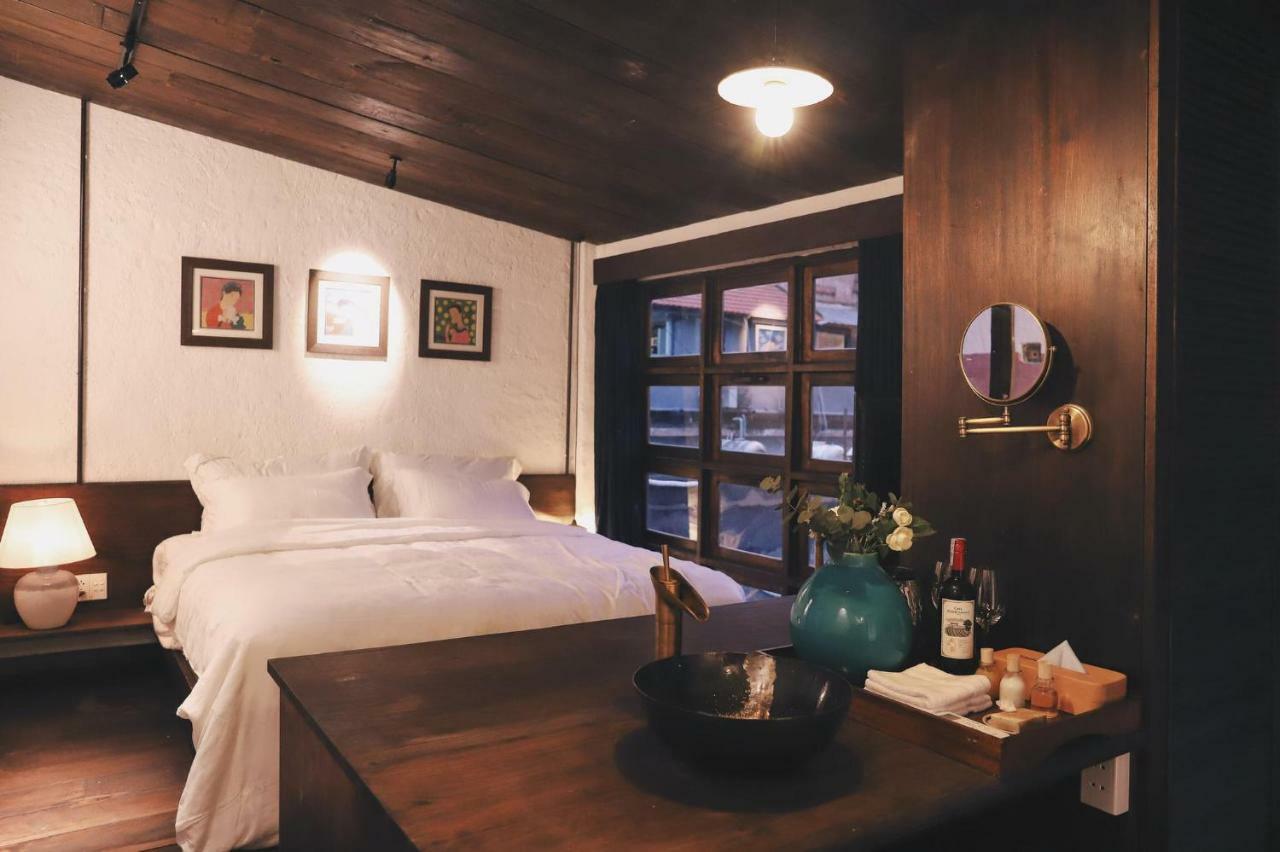 Secret Cottage Boutique Hotel Хошимин Экстерьер фото