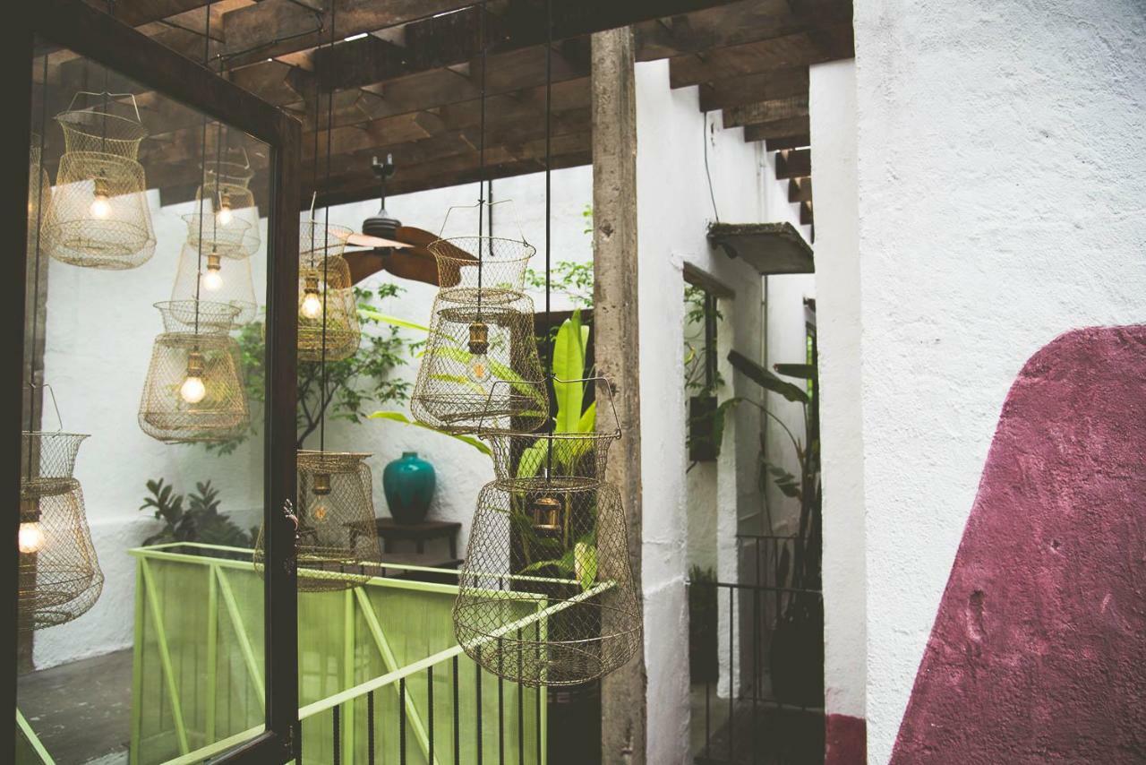 Secret Cottage Boutique Hotel Хошимин Экстерьер фото